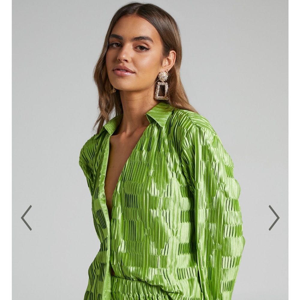 NWT Showpo Green Patterned Blouse